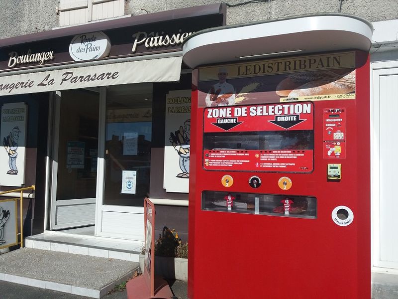 un nouveau dsitributeur est en service à la boulangerie